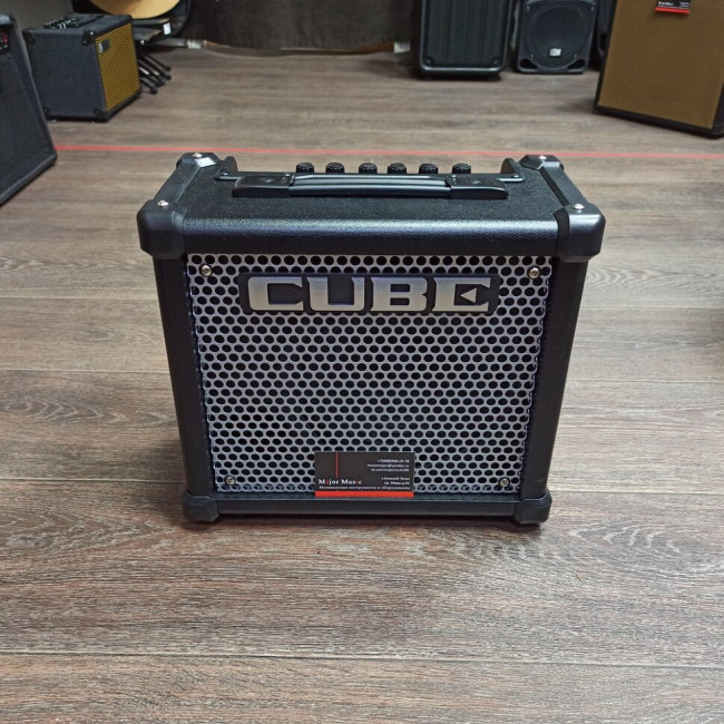 Гитарный комбоусилитель Roland CUBE-10GX Гитарный комбоусилитель Roland CUBE-10GX