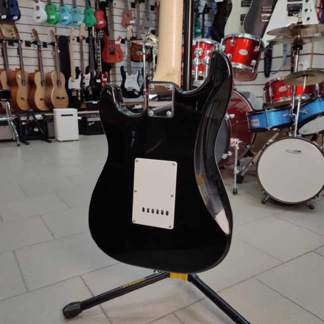 Электрогитара Fabio ST200SB цвет санберст Электрогитара Fabio ST200SB цвет санберст