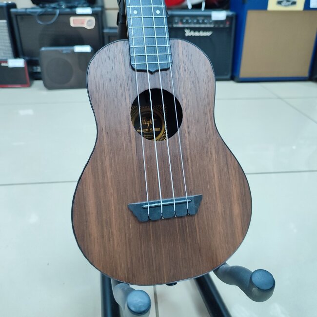 Укулеле концерт FLIGHT TUC-55 AMARA цвет натуральный чехол в комплекте