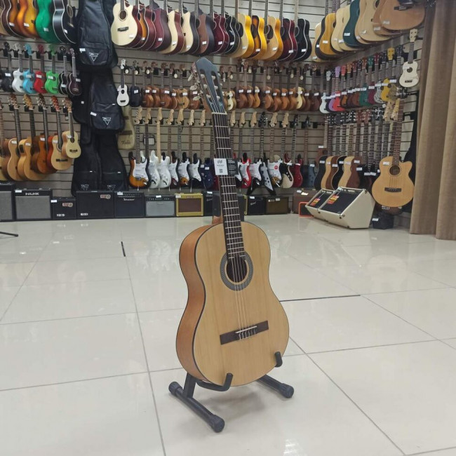 Классическая гитара Flight C-100 NA 4/4 цвет натуральный