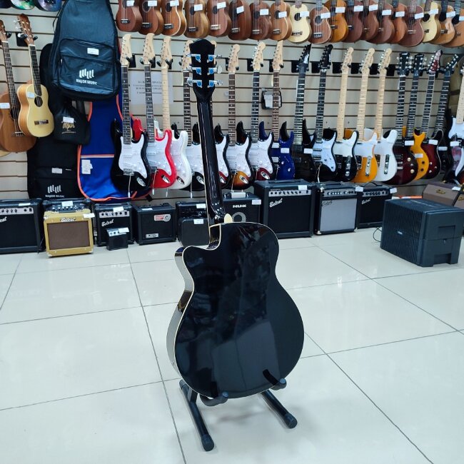 Электроакустическая гитара Elitaro E4050EQBK с вырезом черная Электроакустическая гитара Elitaro E4050EQBK с вырезом черная