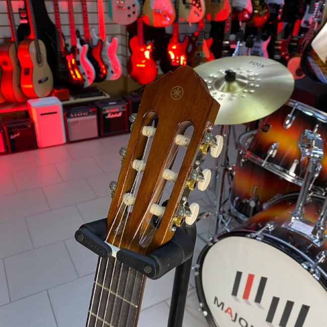 Классическая гитара Yamaha C40 Классическая гитара Yamaha C40