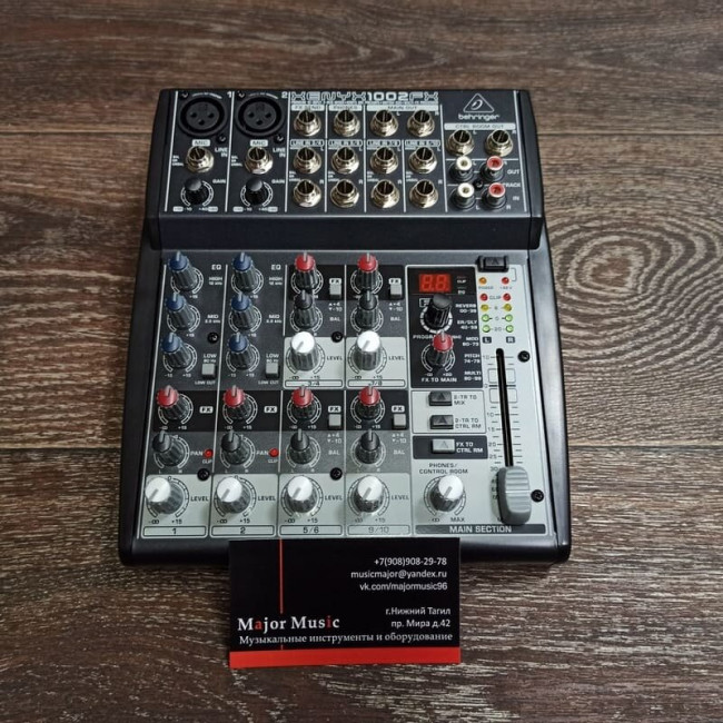 Микшерный пульт Behringer 1002FX
