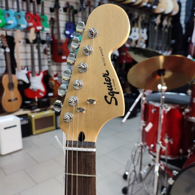 Электрогитара Fender Squier Bullet Mustang HH BLK цвет черный Электрогитара Fender Squier Bullet Mustang HH BLK цвет черный