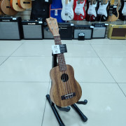 Укулеле сопрано FLIGHT NUS200 NA цвет натуральный, чехол в комплекте